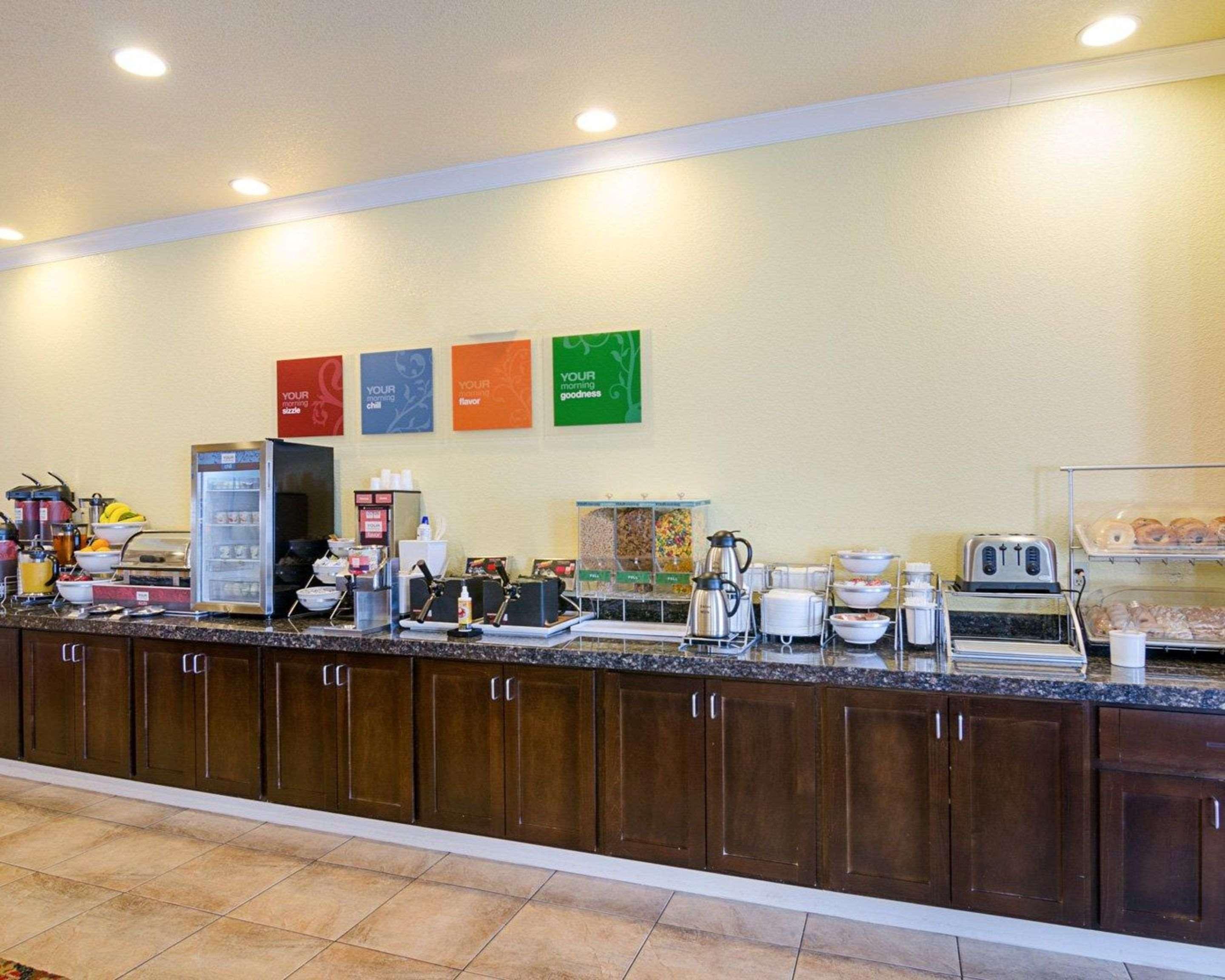 Comfort Inn & Suites Orange - Montpelier Экстерьер фото