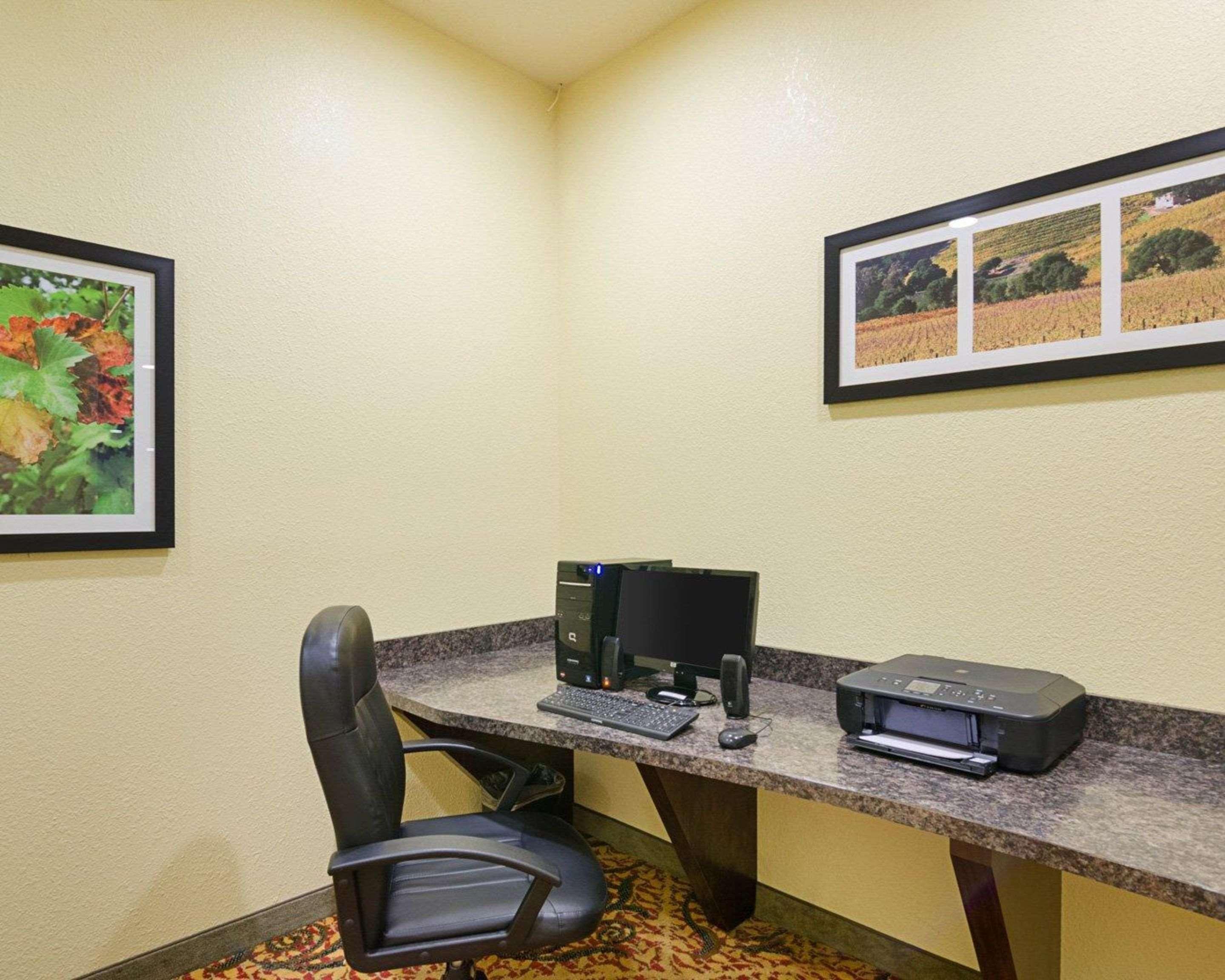 Comfort Inn & Suites Orange - Montpelier Экстерьер фото