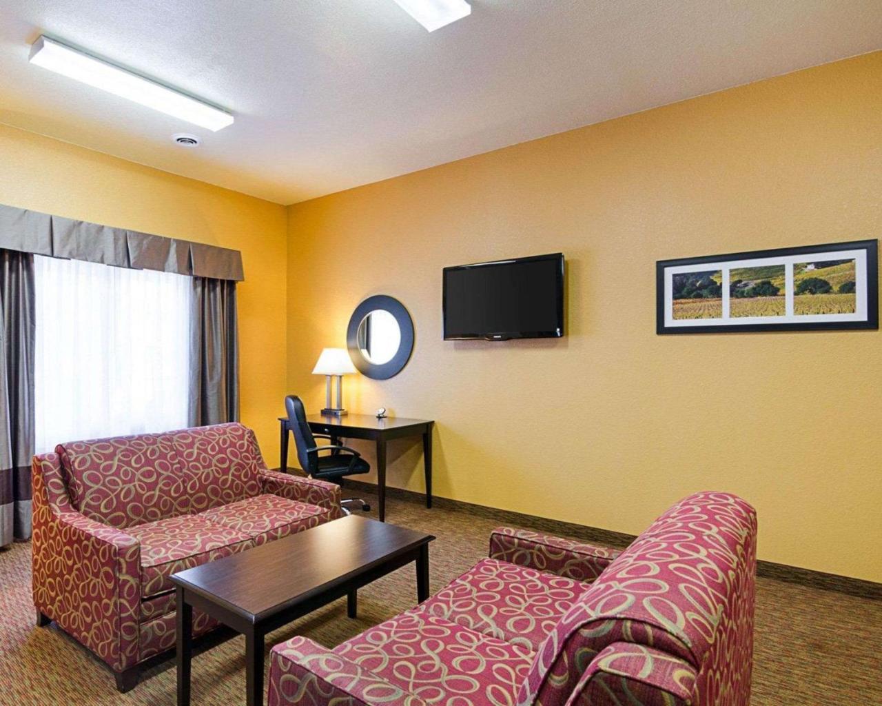 Comfort Inn & Suites Orange - Montpelier Экстерьер фото